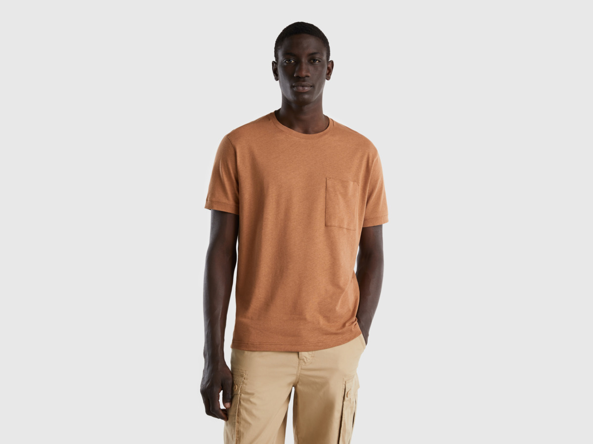 Benetton Men United Colors Of T-Shirt Made Of Linen Mixture With Pocket Brown Paint Mens T-SHIRTS GOOFASH