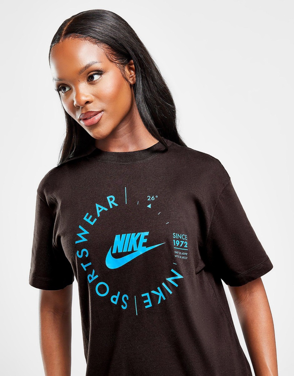 Jd Sports Woman Nike Utility Graphic T-Shirt Velvet Brown Womens T-SHIRTS GOOFASH