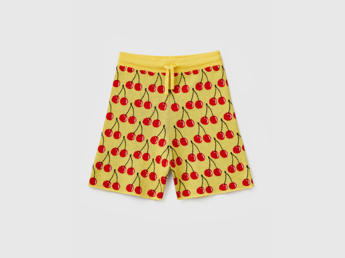 Men Benetton United Colors Of Bermudas With Cherry Pattern In Yellow Yellow Paint Mens SHORTS GOOFASH