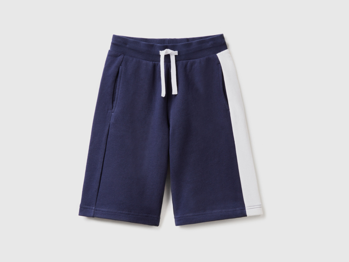 Men's United Colors Of Shorts With Stripes In Contrast Color Dark Blue Paint Benetton Mens SHORTS GOOFASH