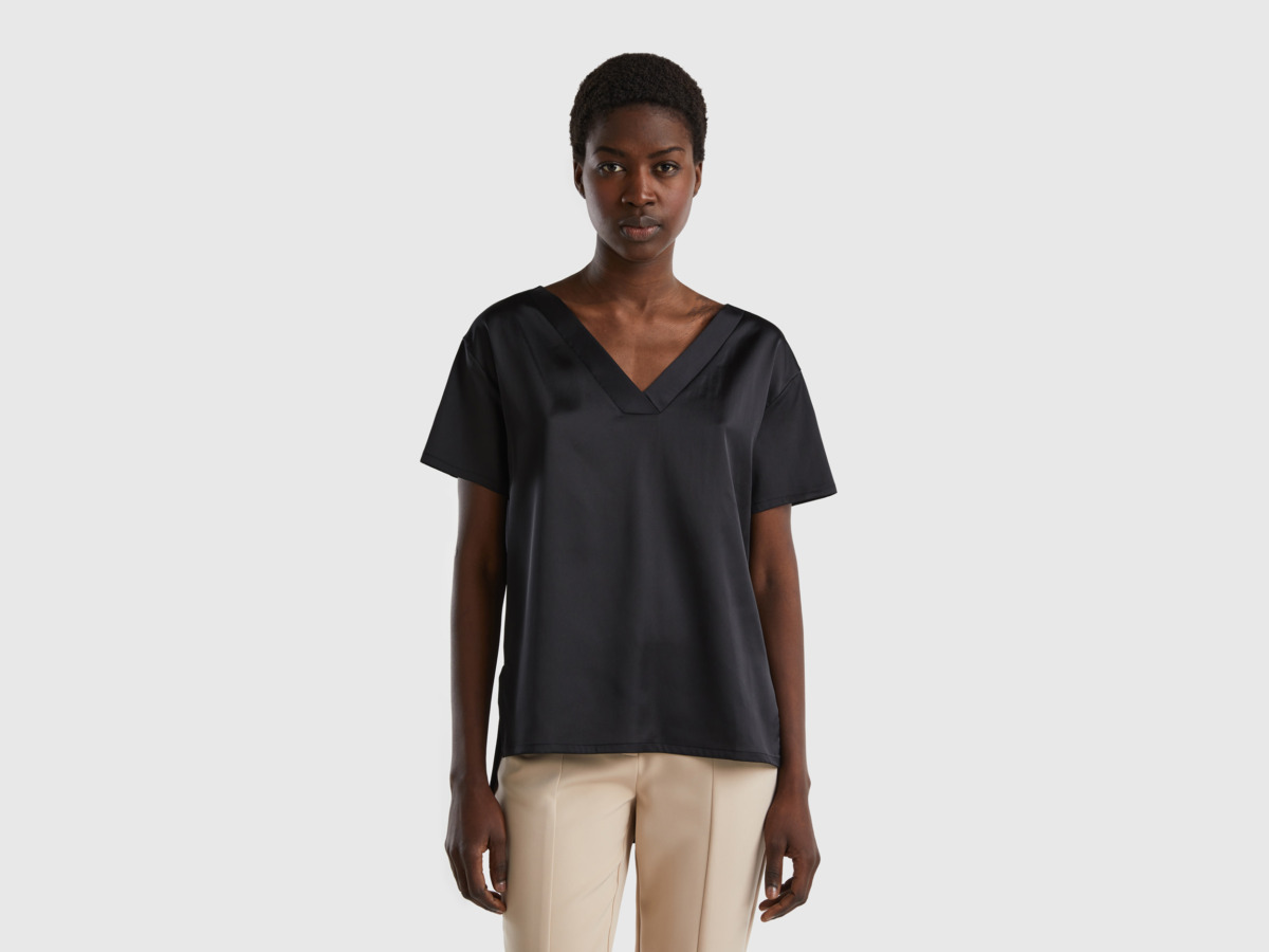 United Colors Of Flowing T-Shirt With V-Neck Black Female Benetton Womens T-SHIRTS GOOFASH