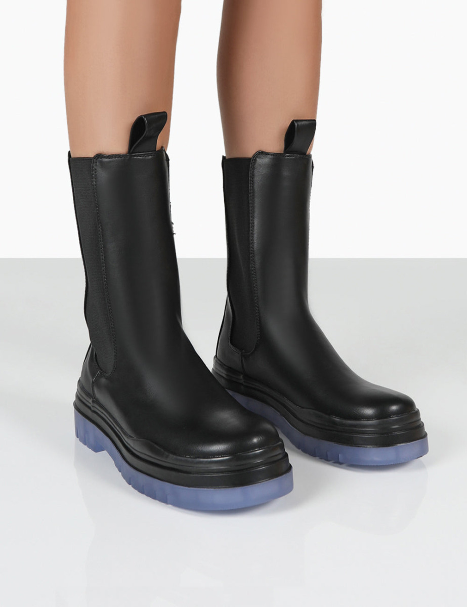 Chelsea Boots in Black - Public Desire GOOFASH