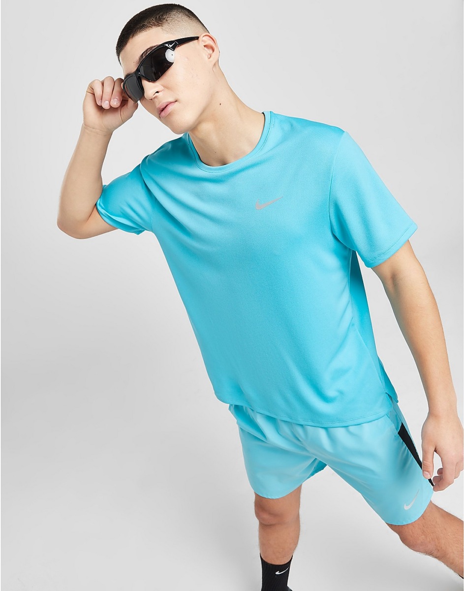 JD Sports - T-Shirt in Blue Nike Man GOOFASH