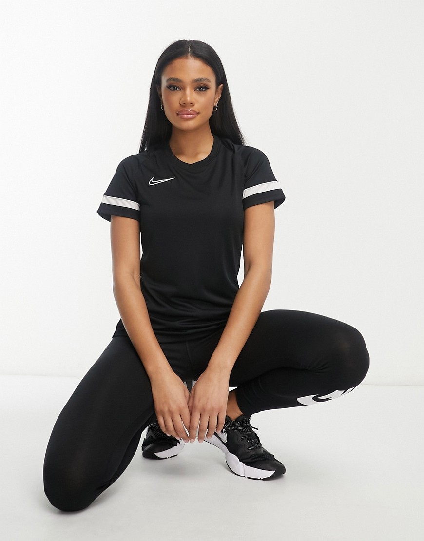 Lady T-Shirt in Black Nike - Asos GOOFASH