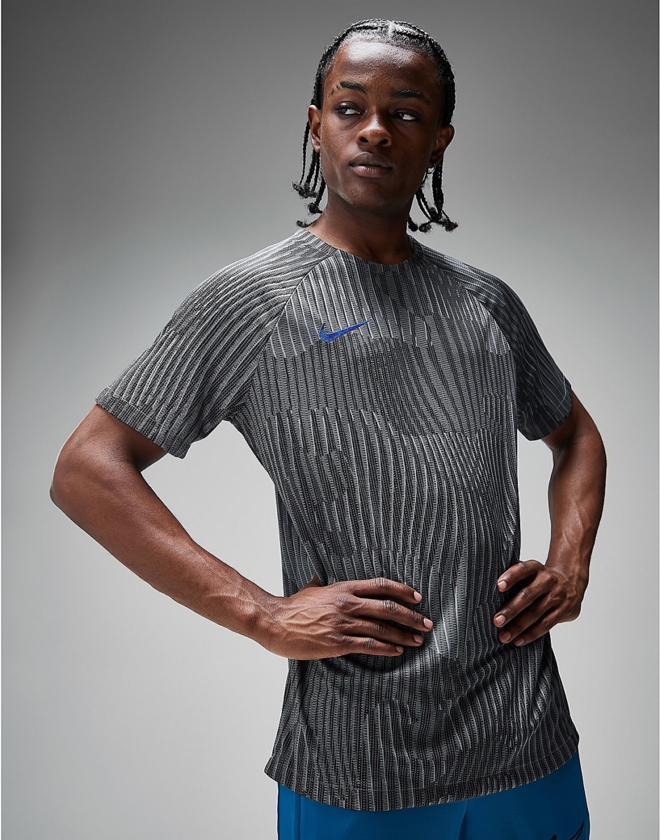 Man T-Shirt - Grey - Nike - JD Sports GOOFASH