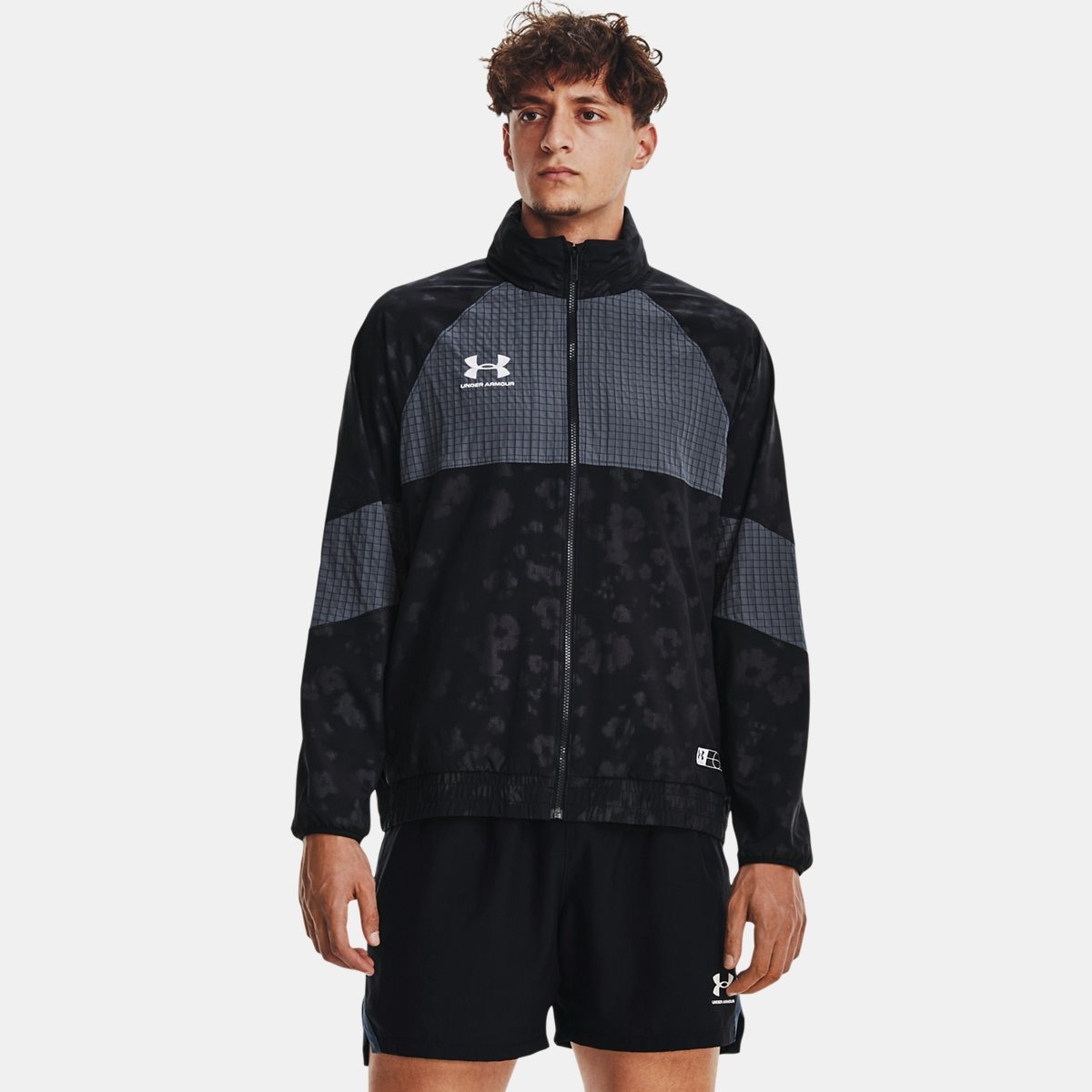Mens Jacket in Black by Under Armour GOOFASH