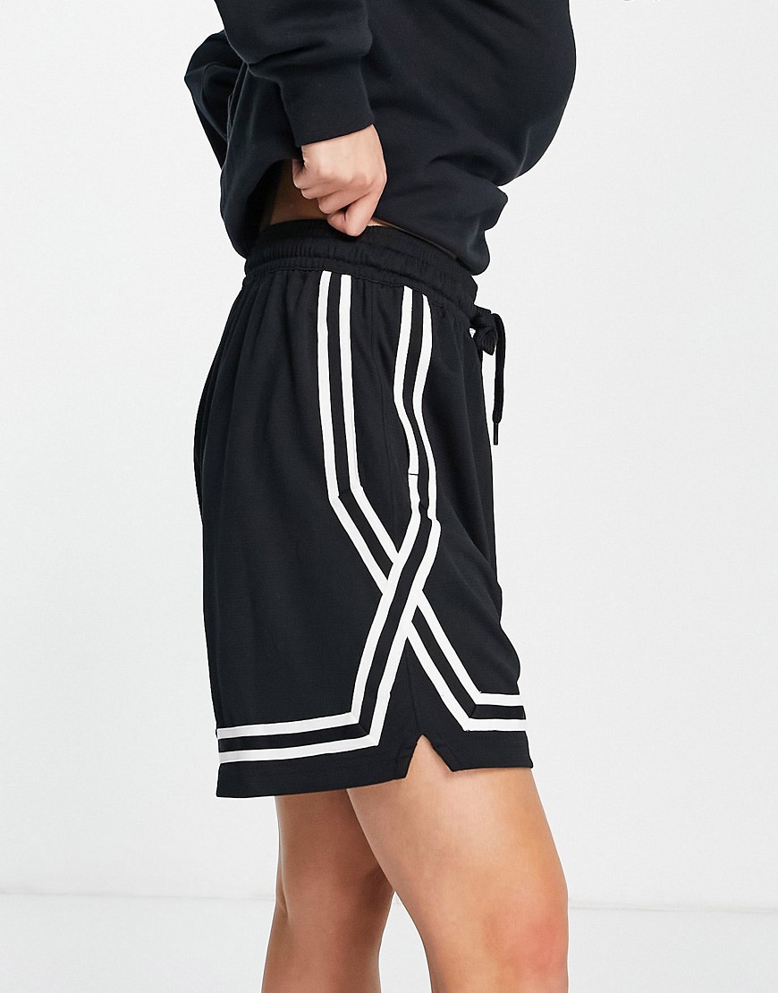 Nike Ladies Shorts in Black - Asos GOOFASH