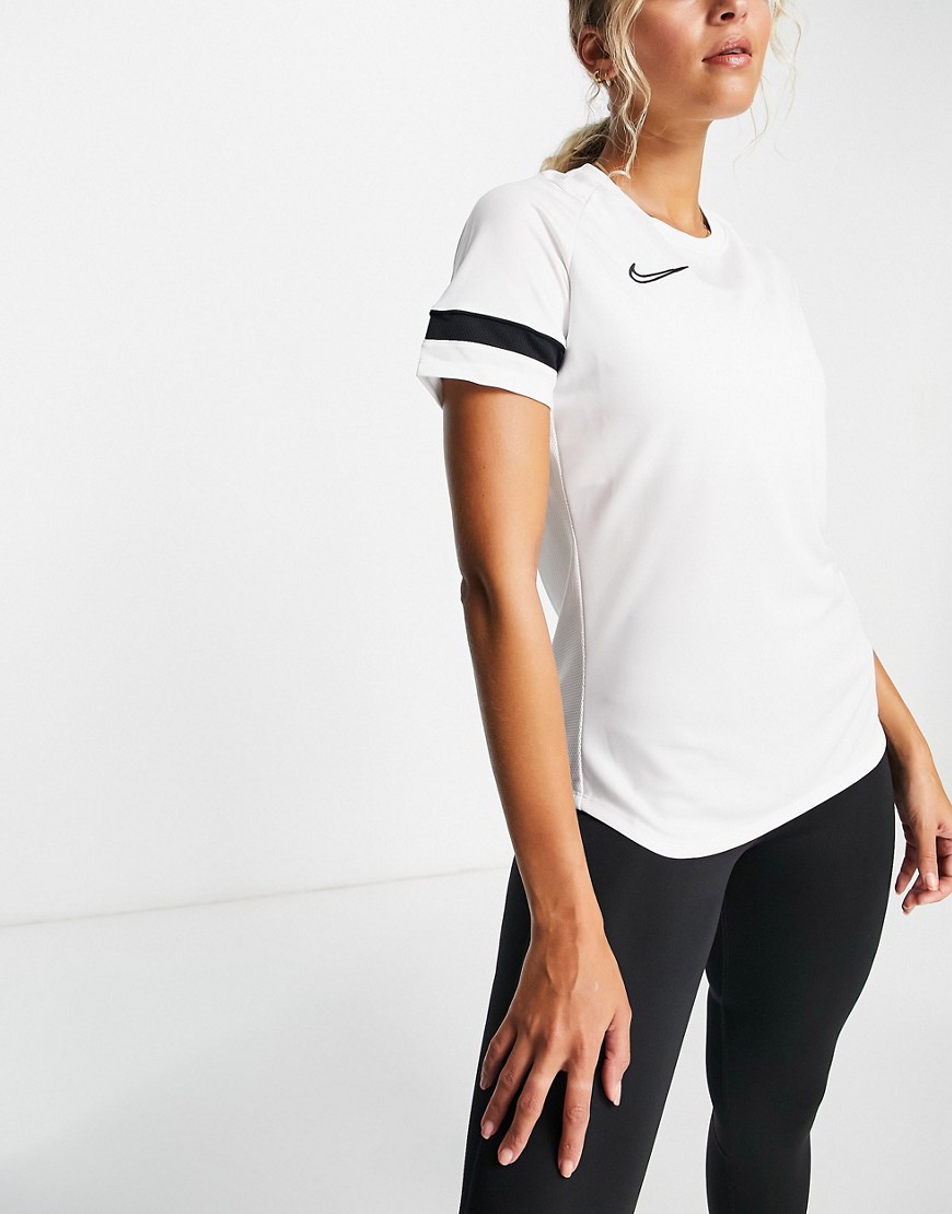 Nike Lady T-Shirt in White - Asos GOOFASH