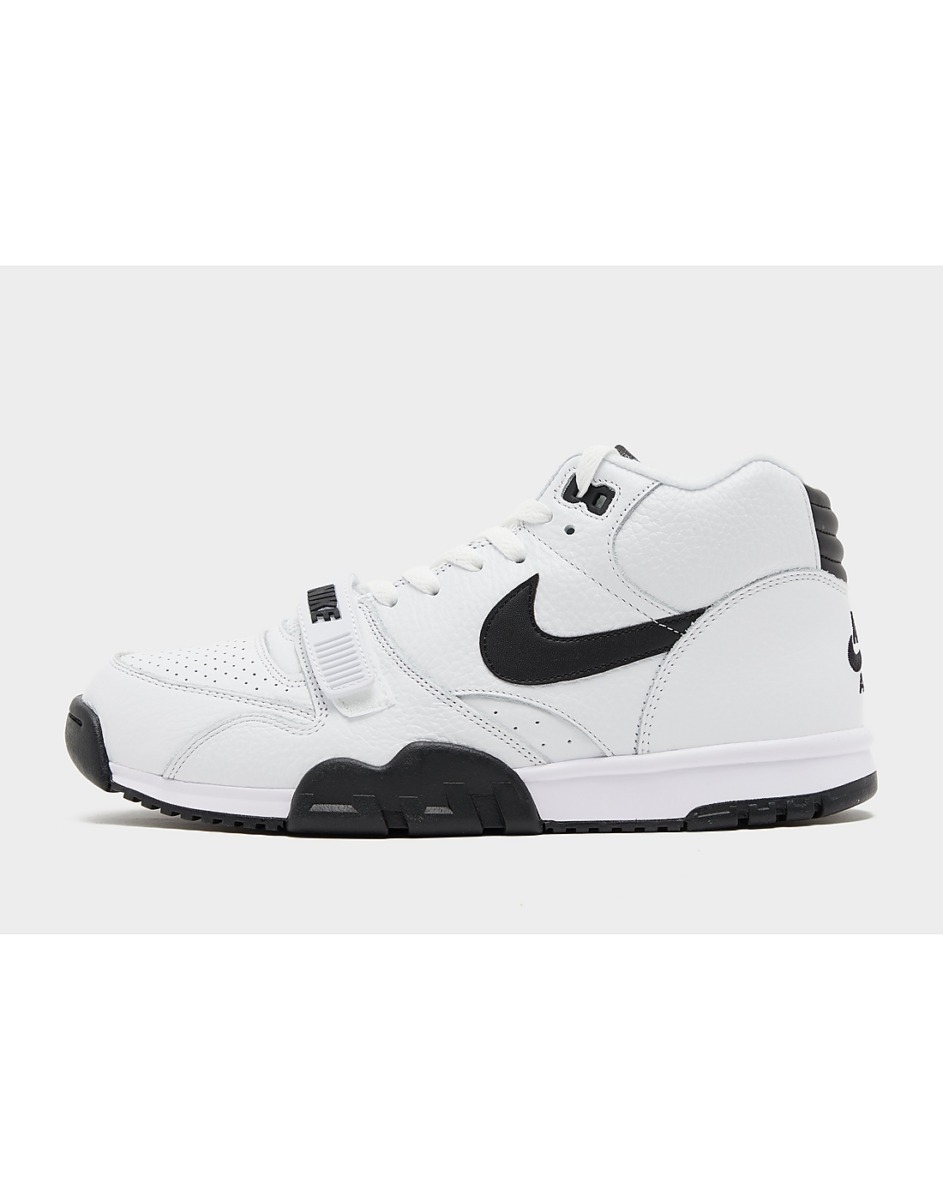 Nike Men Trainers in White by JD Sports GOOFASH