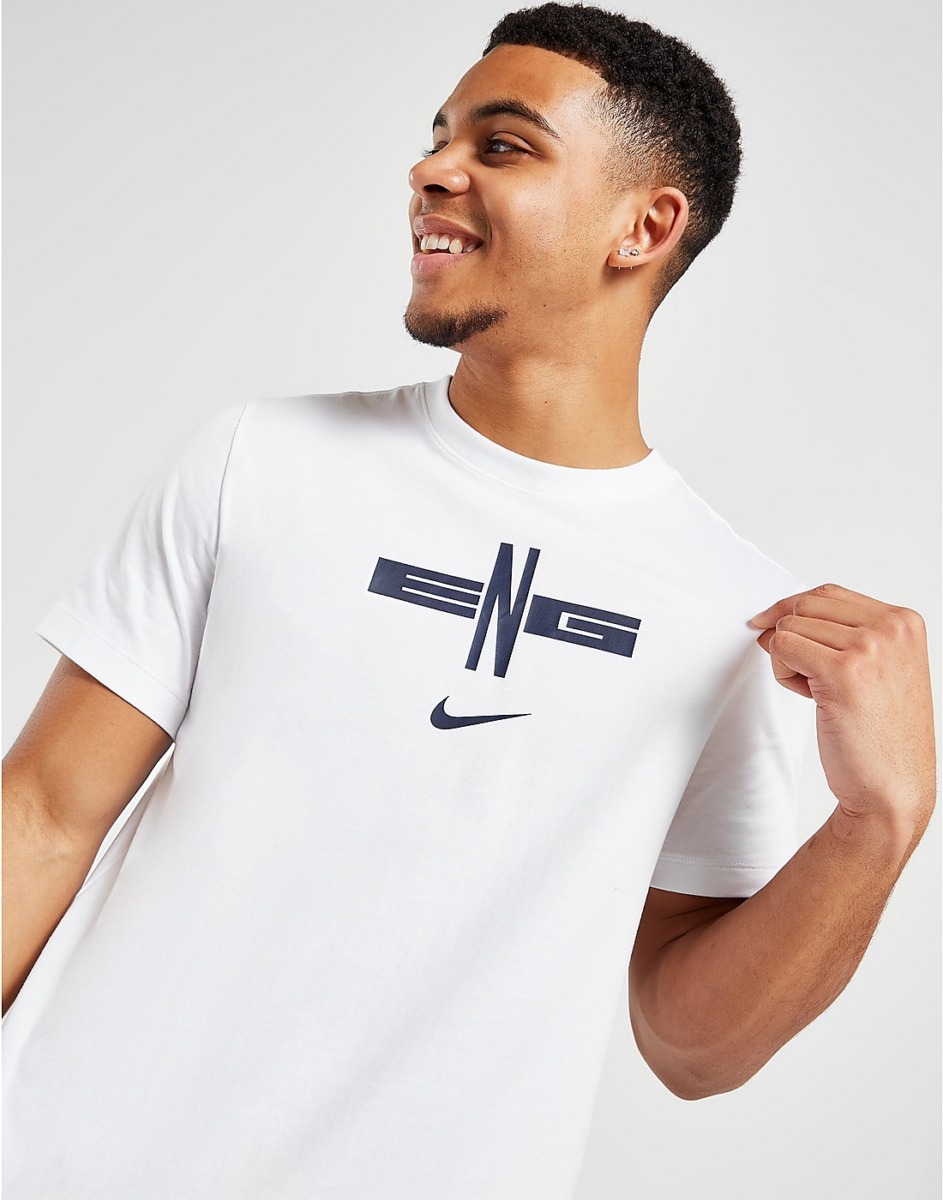 Nike - T-Shirt in White by JD Sports GOOFASH