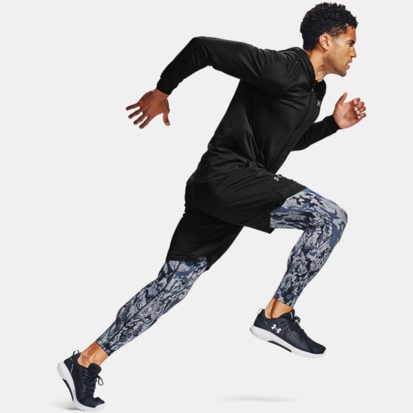 Under Armour - Shorts in Black for Man GOOFASH