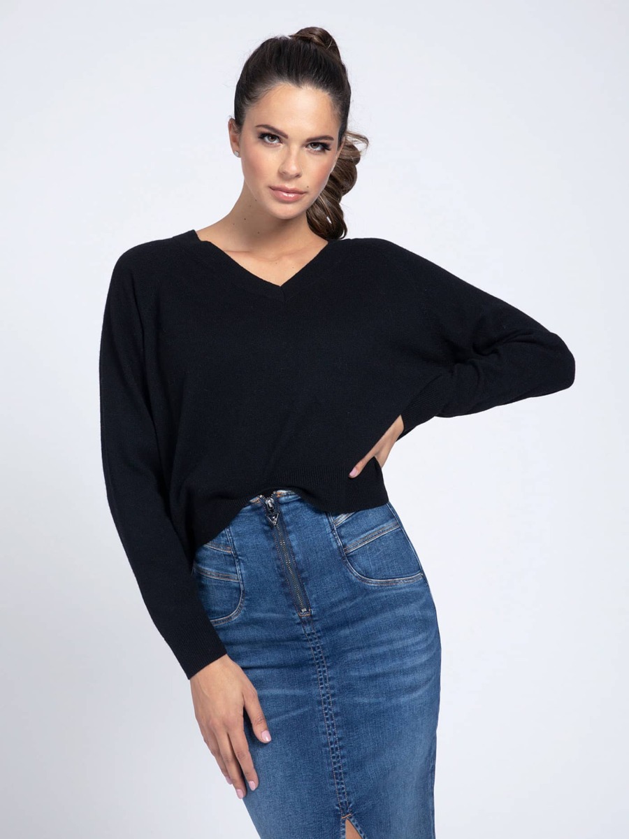 Womens Sweater in Black by Guess GOOFASH
