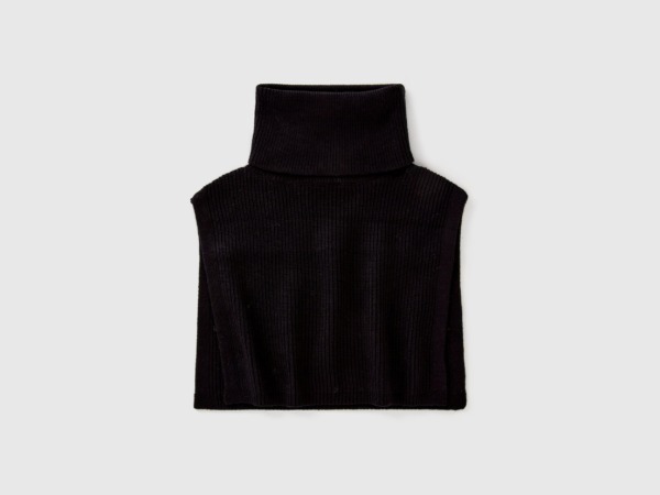 Benetton Lady Turtleneck in Black by United Colors of Benetton GOOFASH