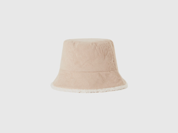 Benetton Woman Hat in White by United Colors of Benetton GOOFASH