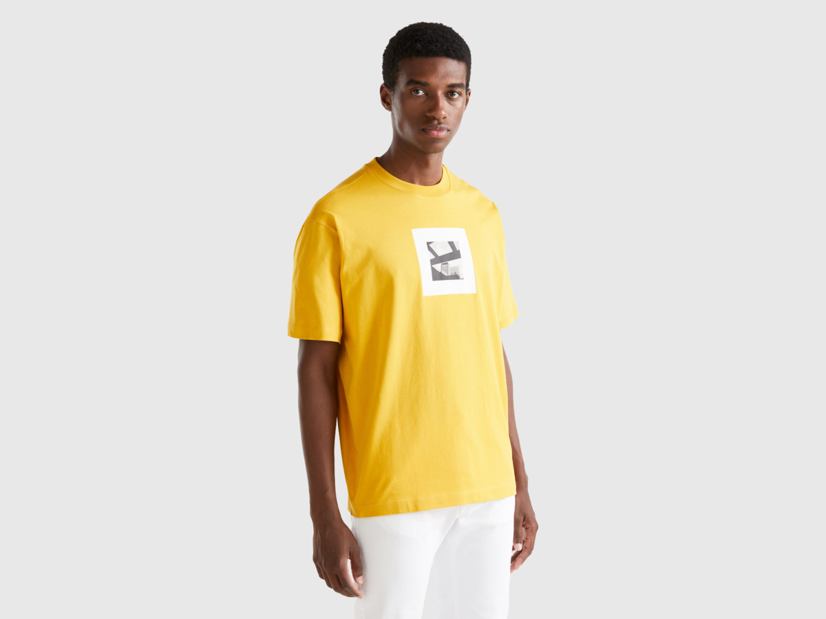 T-Shirt in Yellow United Colors of Benetton Benetton Man GOOFASH