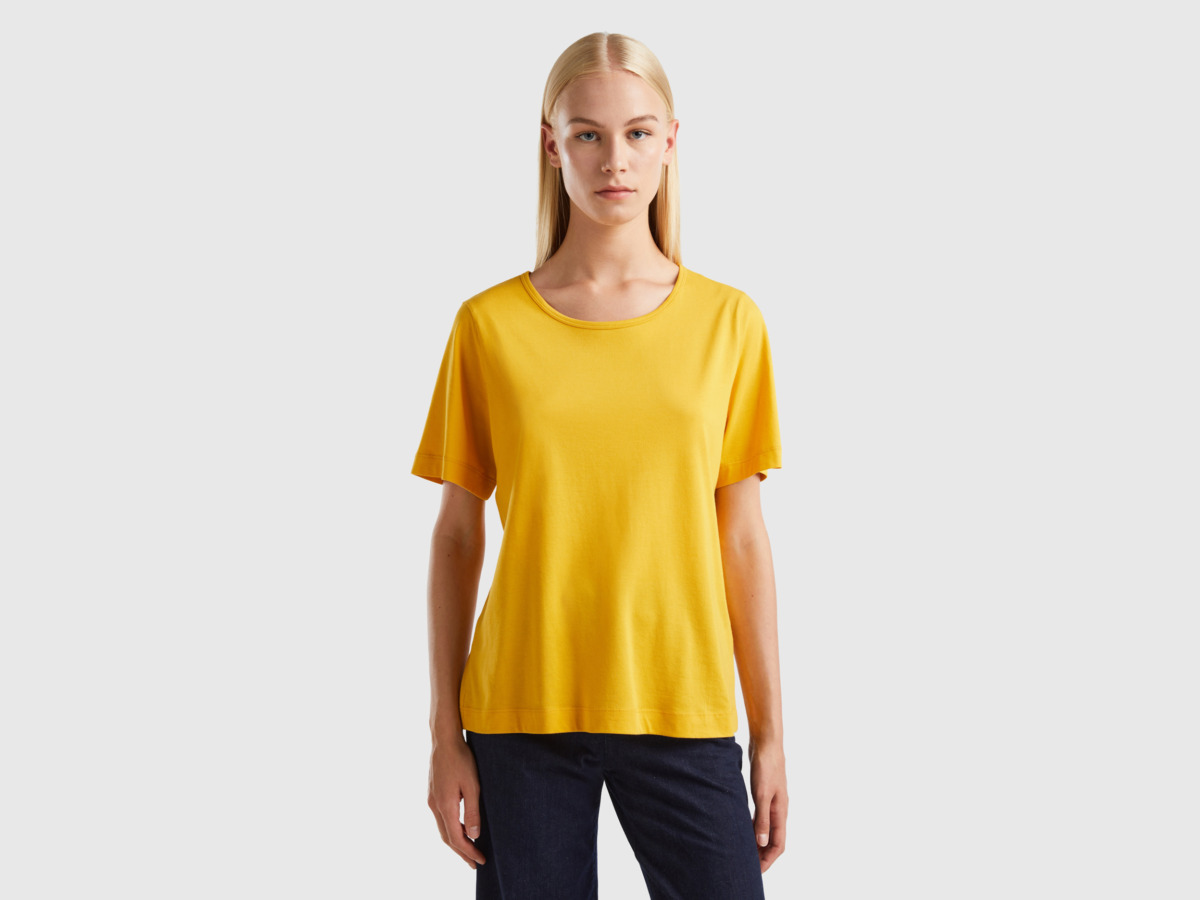 United Colors of Benetton Women Yellow T-Shirt at Benetton GOOFASH