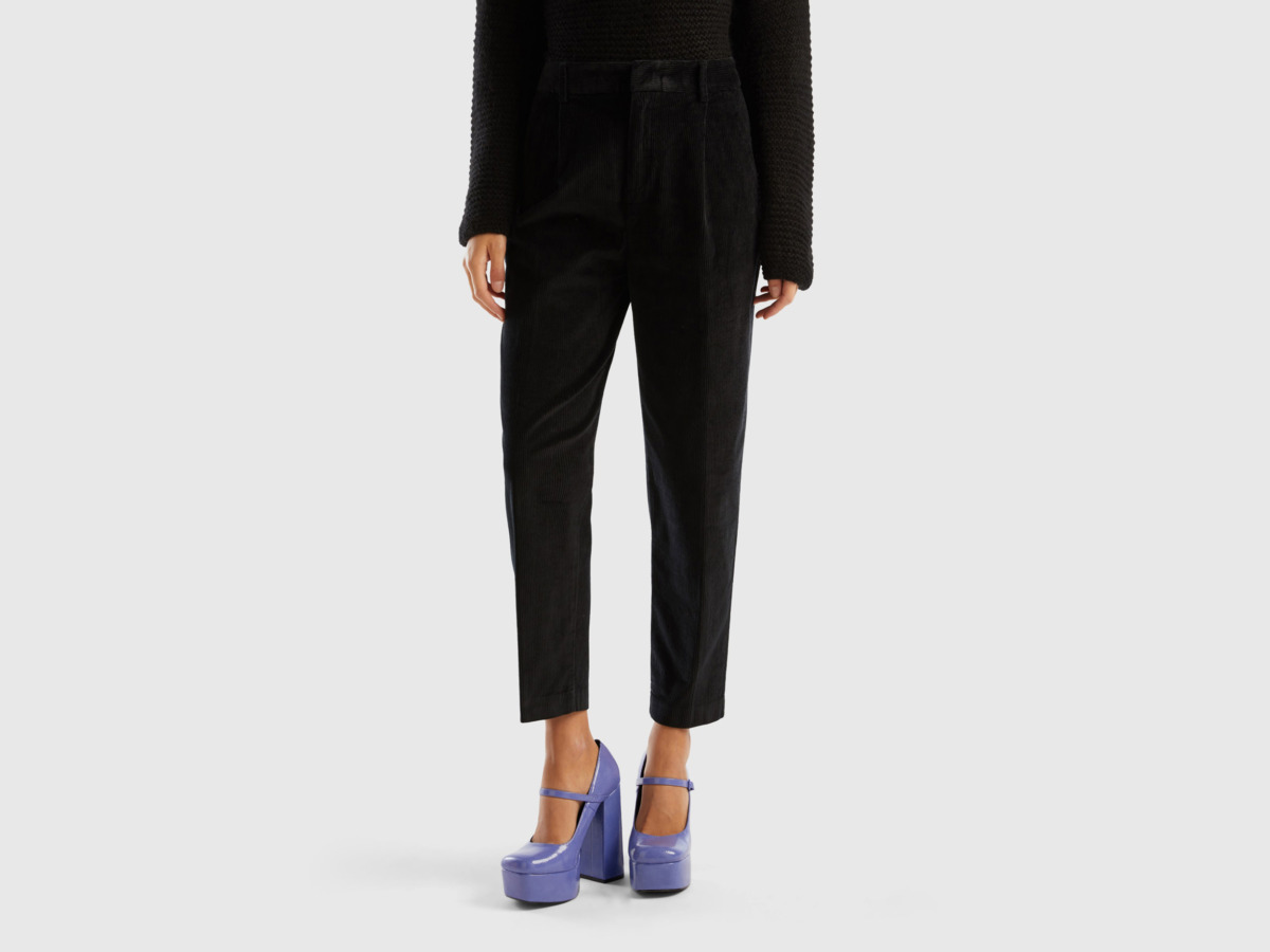 Woman Cropped Trousers in Black United Colors of Benetton - Benetton GOOFASH