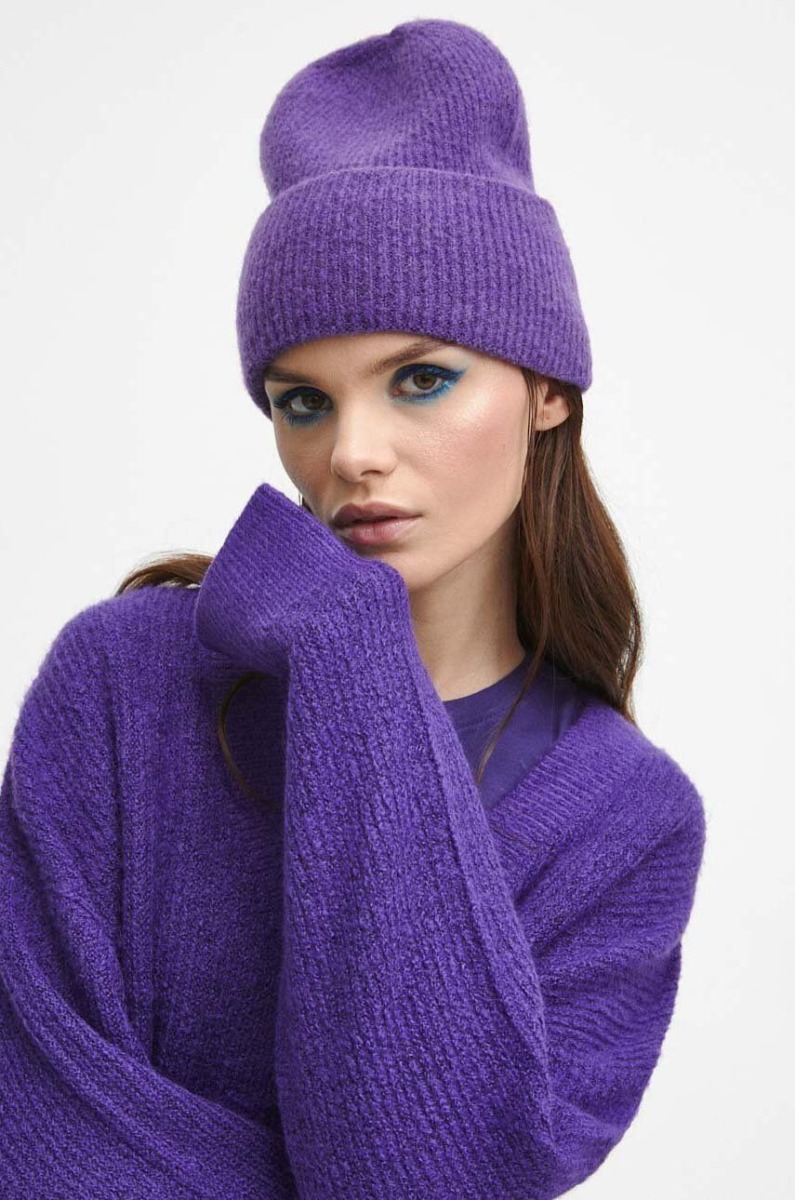 Answear Cap in Purple for Woman by Medicine GOOFASH