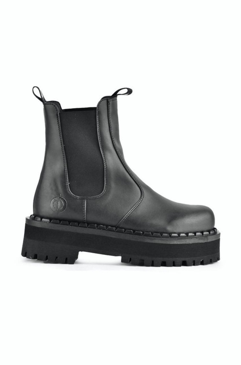 Answear Ladies Chelsea Boots in Black from Altercore GOOFASH