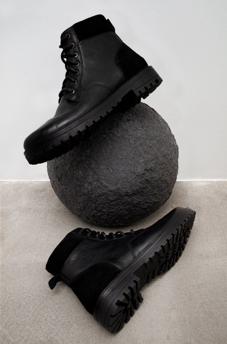 Answear - Man Leather Shoes in Black GOOFASH