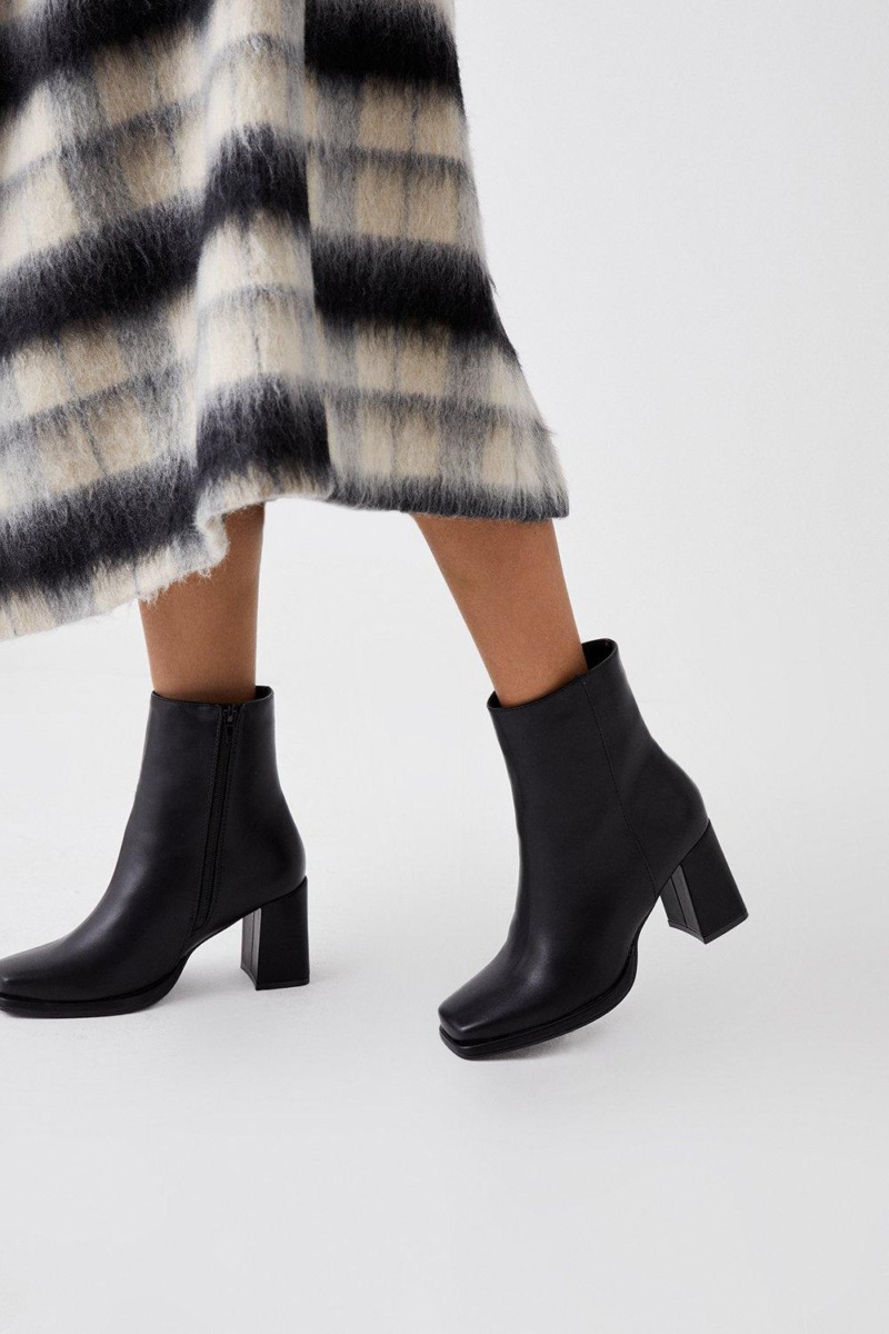 Black Ankle Boots from Dorothy Perkins GOOFASH