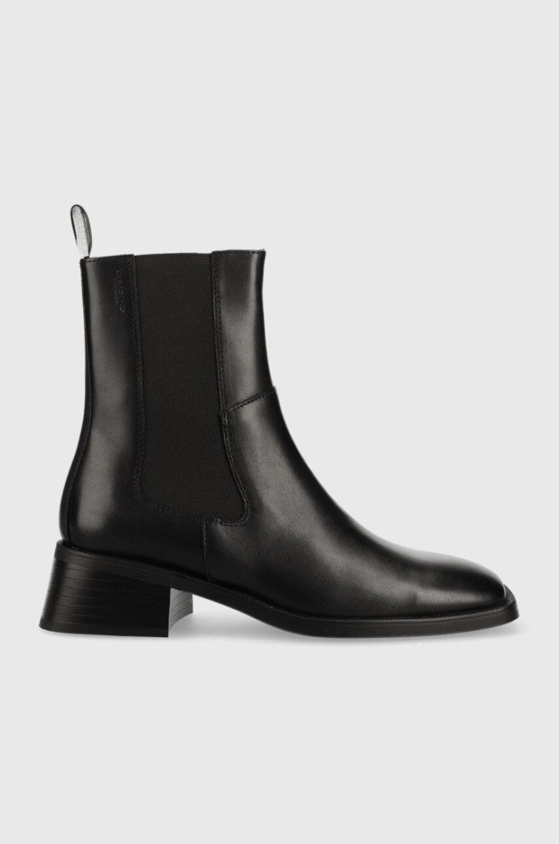 Boots in Black at Answear GOOFASH