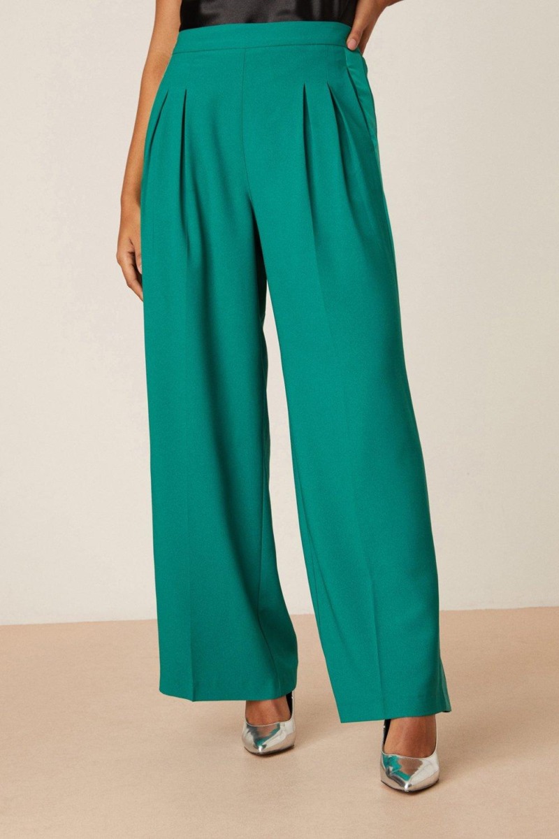 Trousers in Green for Woman at Dorothy Perkins GOOFASH