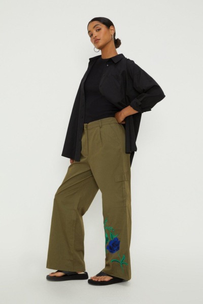 Woman Trousers in Khaki - Dorothy Perkins GOOFASH