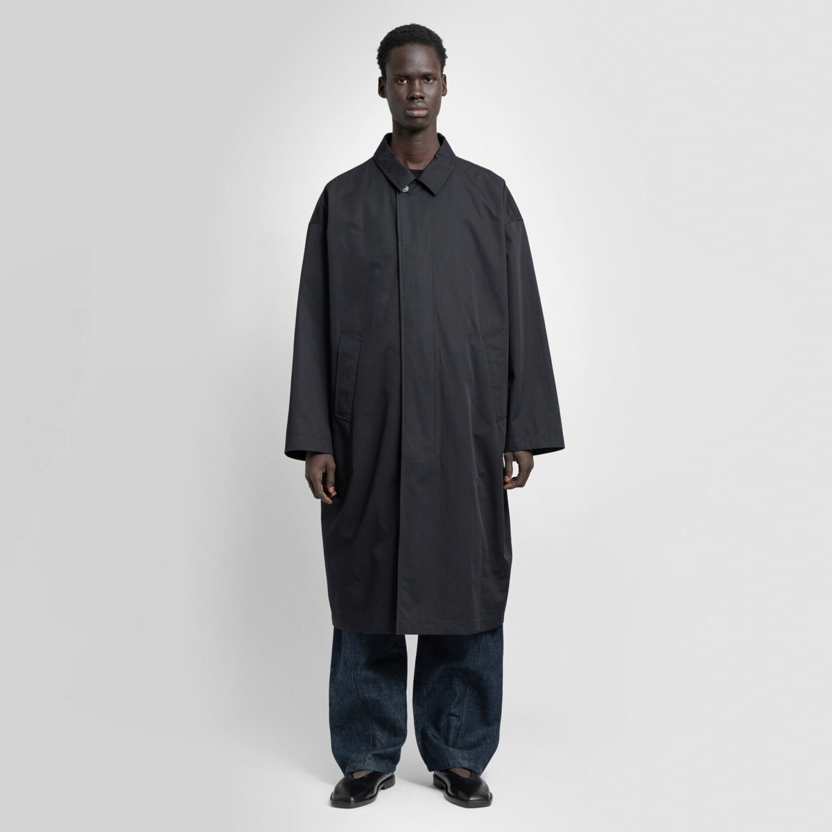 Antonioli - Gent Coat in Black - Lemaire GOOFASH
