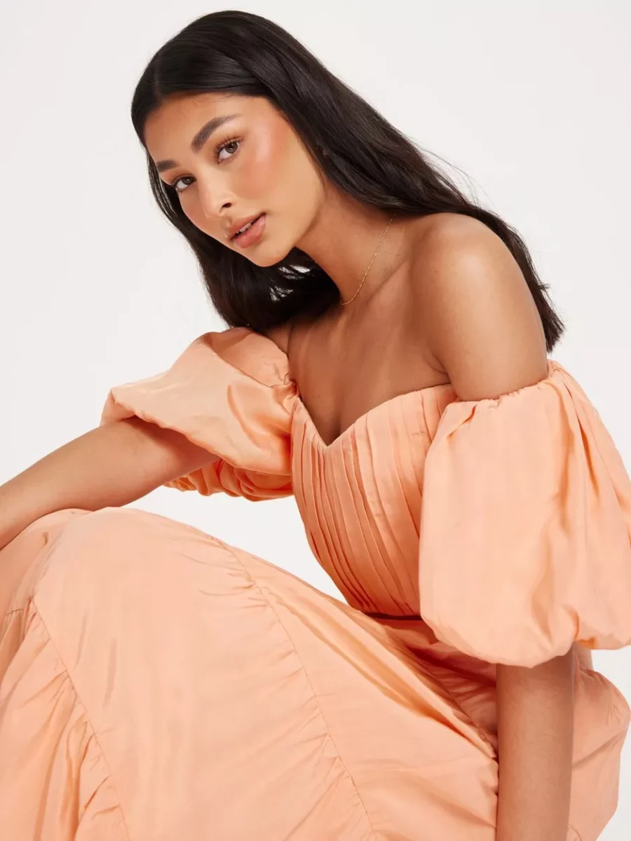 Apricot Crop Top Nelly by Malina Women GOOFASH