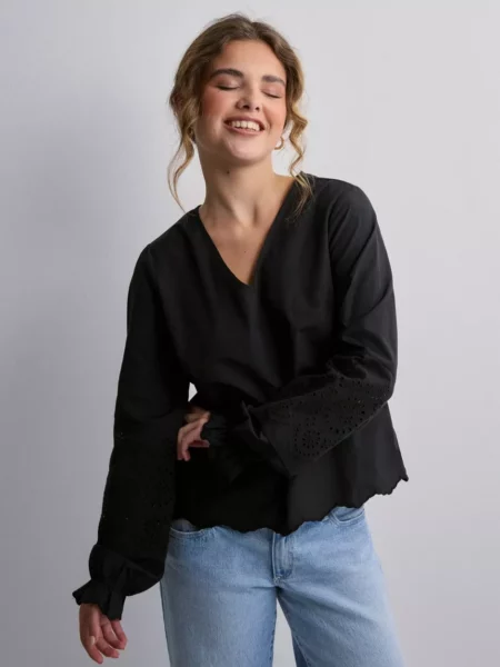 Black Blouse for Woman at Nelly GOOFASH