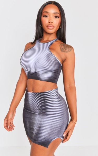 Black Crop Top for Women at PrettyLittleThing GOOFASH