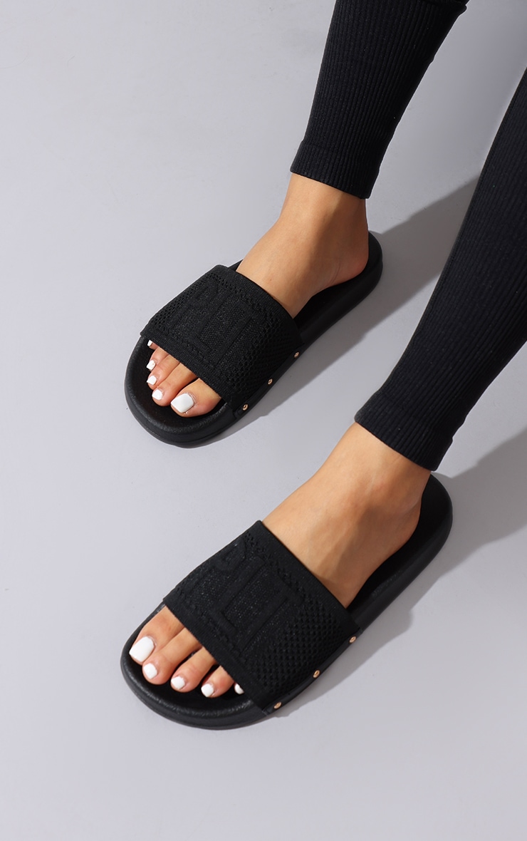 Black Sliders for Woman from PrettyLittleThing GOOFASH
