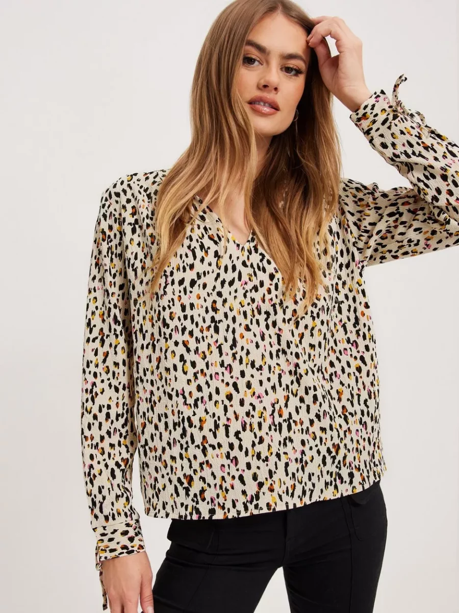 Blouse in Animal - Nelly - Jdy GOOFASH