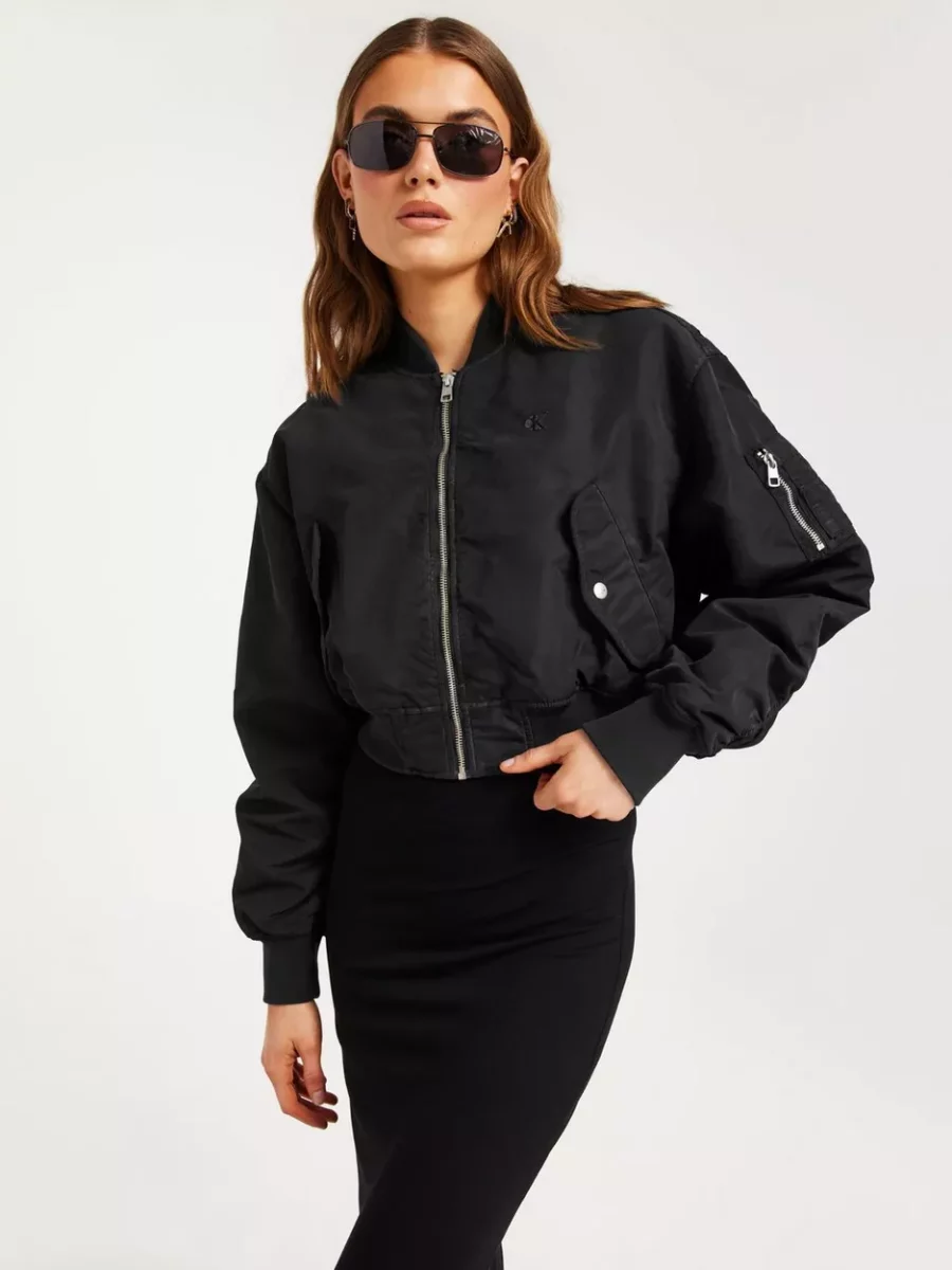 Calvin Klein - Jacket in Black - Nelly Woman GOOFASH