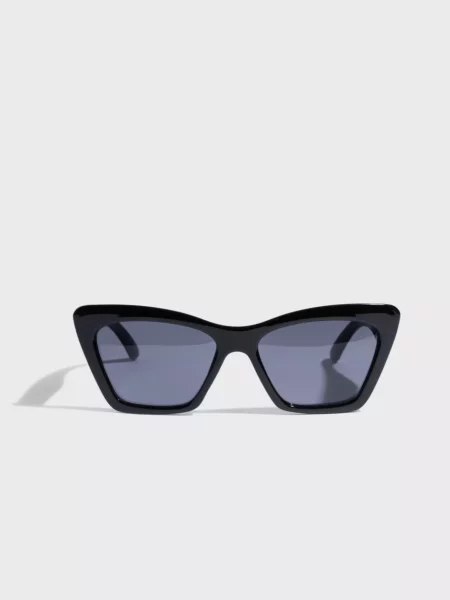 Cat Eye Sunglasses in Black Nelly Woman GOOFASH