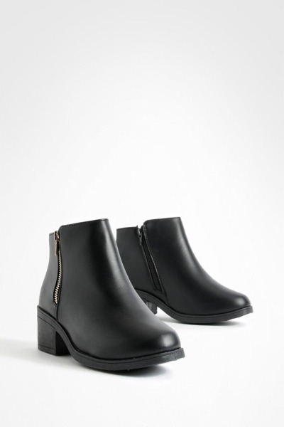 Chelsea Boots in Black from Boohoo GOOFASH