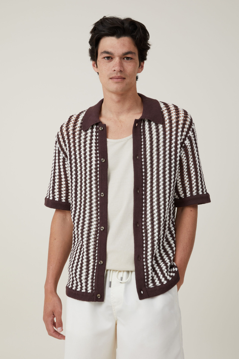 Cotton On - Man Short Sleeve Shirt in Chocolate GOOFASH
