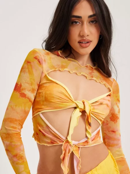 Crop Top Print from Nelly GOOFASH