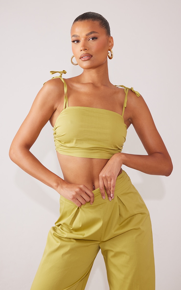 Crop Top in Olive PrettyLittleThing Woman GOOFASH