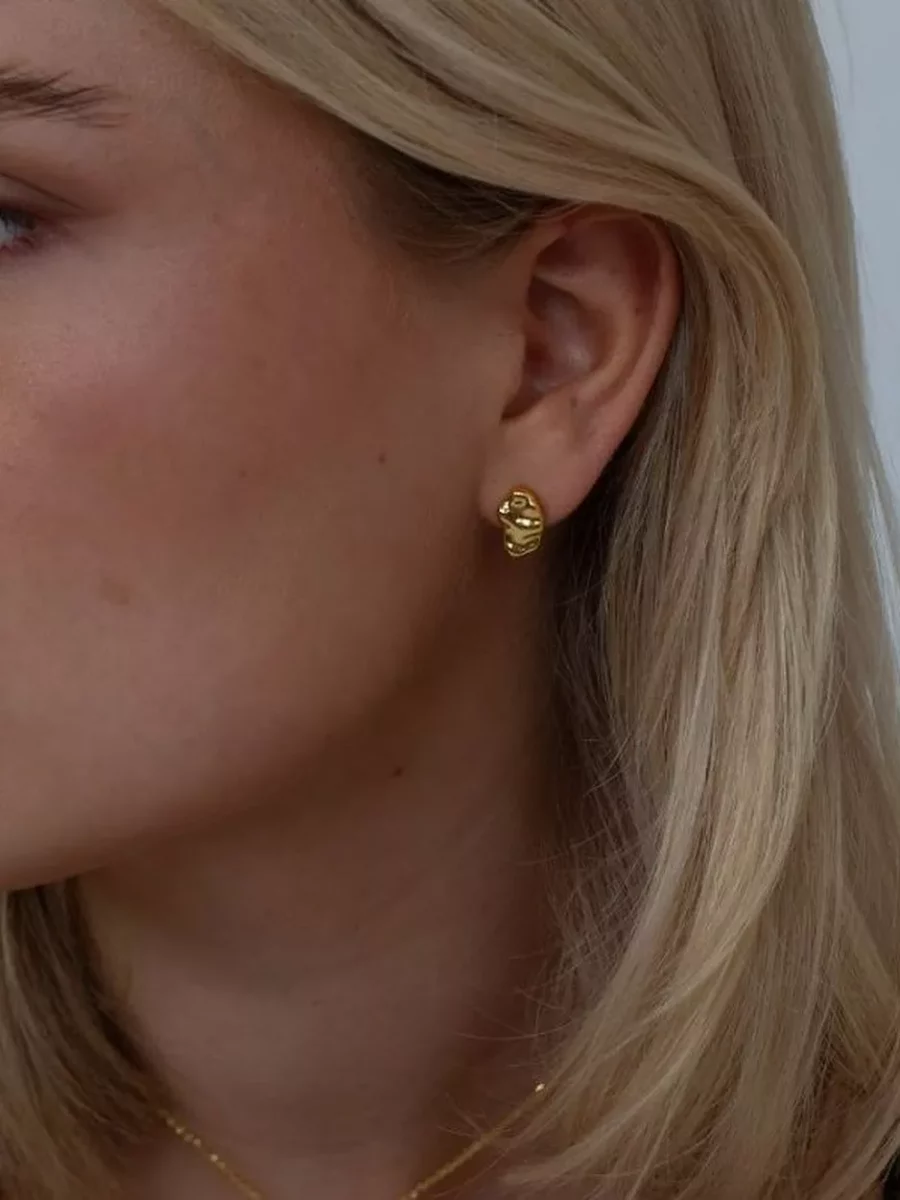 Earrings in Gold - Nelly - Muli Collection GOOFASH