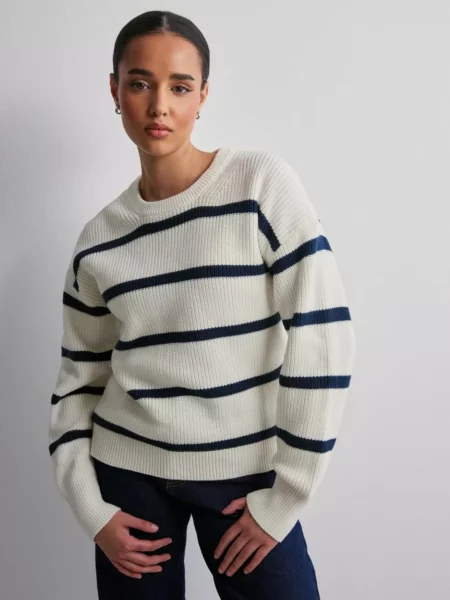 Knitted Sweater in Blue - Nelly Woman - Nelly GOOFASH