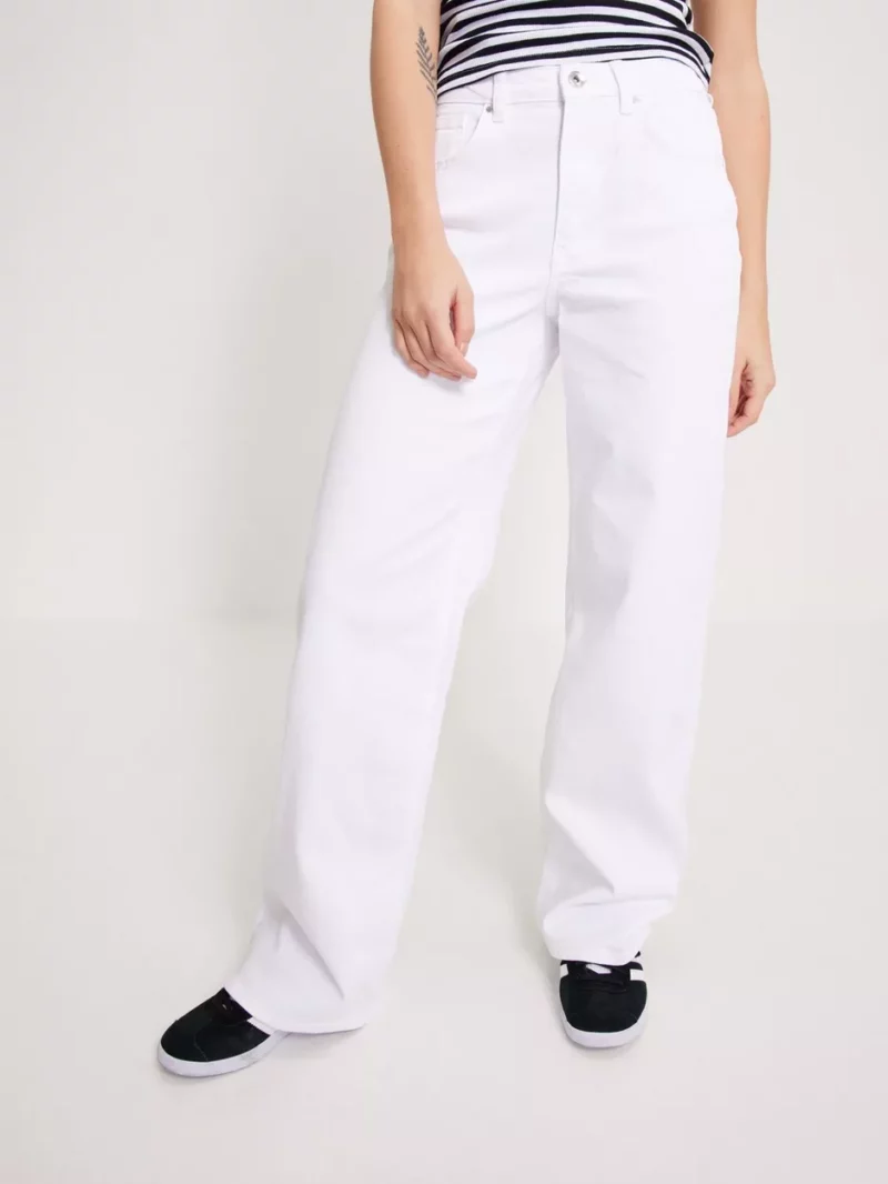 Ladies High Waist Jeans in White Nelly Only GOOFASH