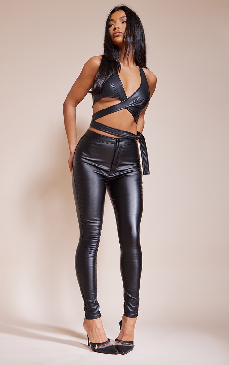 Ladies Skinny Jeans in Black from PrettyLittleThing GOOFASH
