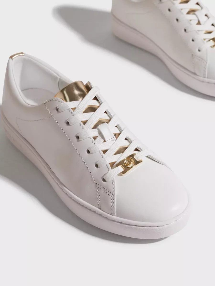 Ladies Sneakers in Gold Nelly GOOFASH