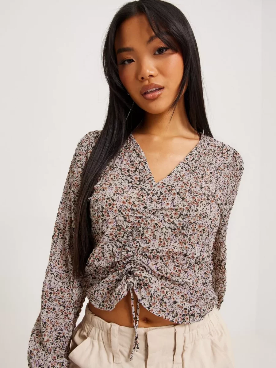 Lady Blouse in Florals - Nelly GOOFASH