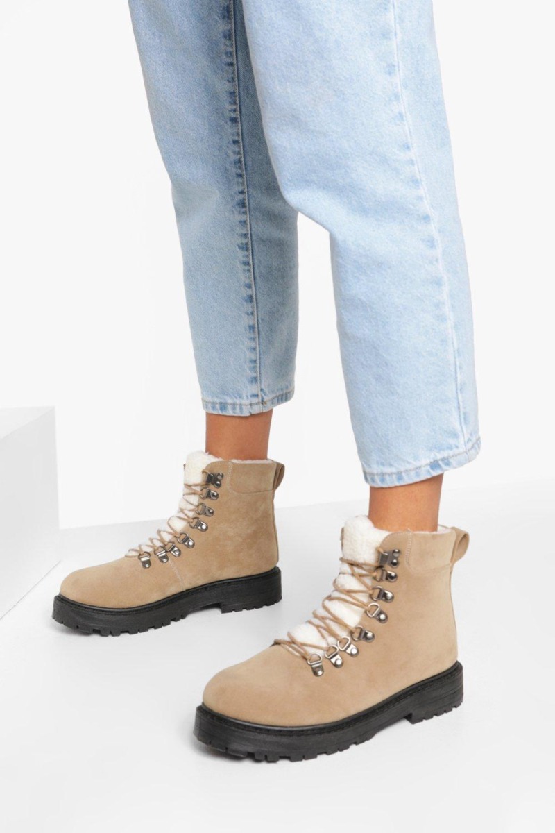 Lady Brown Hiker Boots by Boohoo GOOFASH