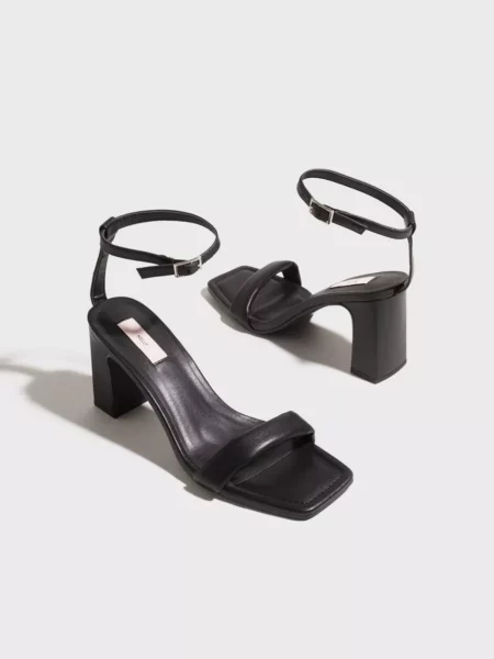 Lady High Heels in Black from Nelly GOOFASH