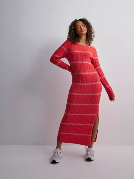 Lady Pink Knitted Dress by Nelly GOOFASH