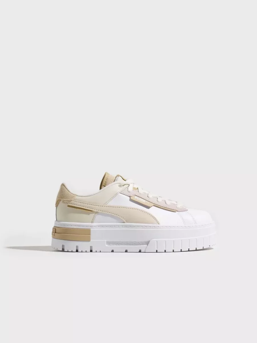 Lady Sneakers in White Nelly Puma GOOFASH